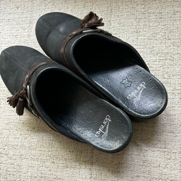Dansko clogs Shandi black brown leather tassel comfort size 39 US 8.5/9 - Picture 4 of 6